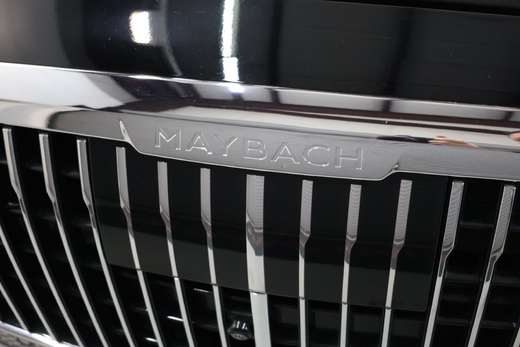 Mercedes-Benz S-Class Vehicle Full-screen Gallery Image 84