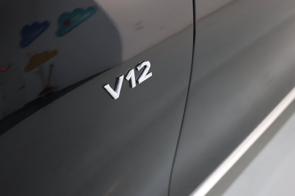 Mercedes-Benz S-Class Vehicle Full-screen Gallery Image 85