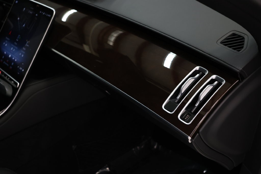 Mercedes-Benz S-Class Vehicle Full-screen Gallery Image 89