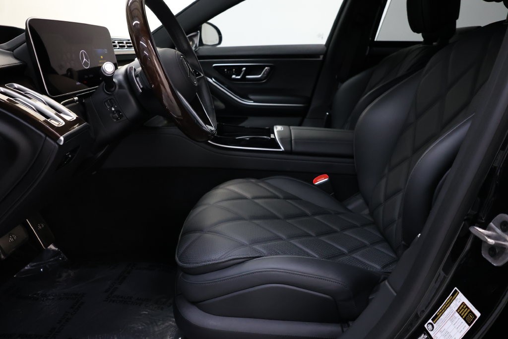 Mercedes-Benz S-Class Vehicle Full-screen Gallery Image 90