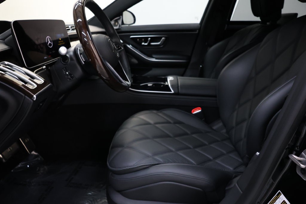 Mercedes-Benz S-Class Vehicle Full-screen Gallery Image 91