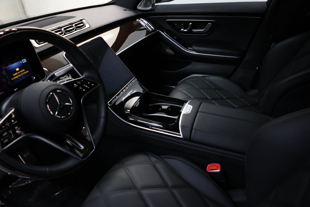 Mercedes-Benz S-Class Vehicle Full-screen Gallery Image 93