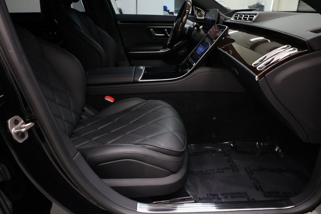Mercedes-Benz S-Class Vehicle Full-screen Gallery Image 94
