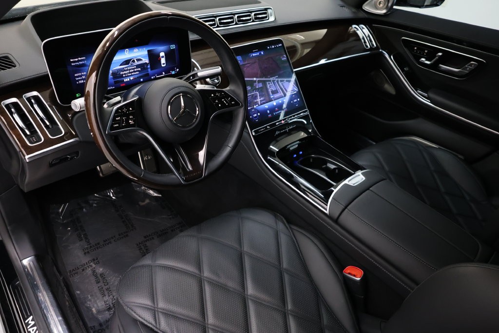 Mercedes-Benz S-Class Vehicle Full-screen Gallery Image 97