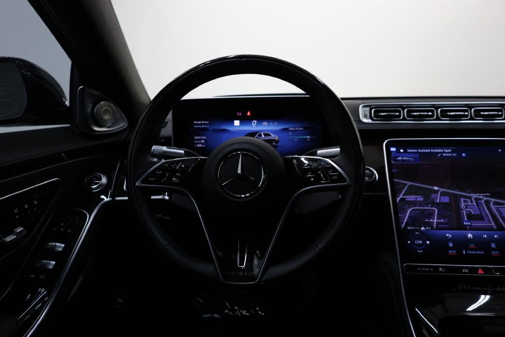 Mercedes-Benz S-Class Vehicle Full-screen Gallery Image 99