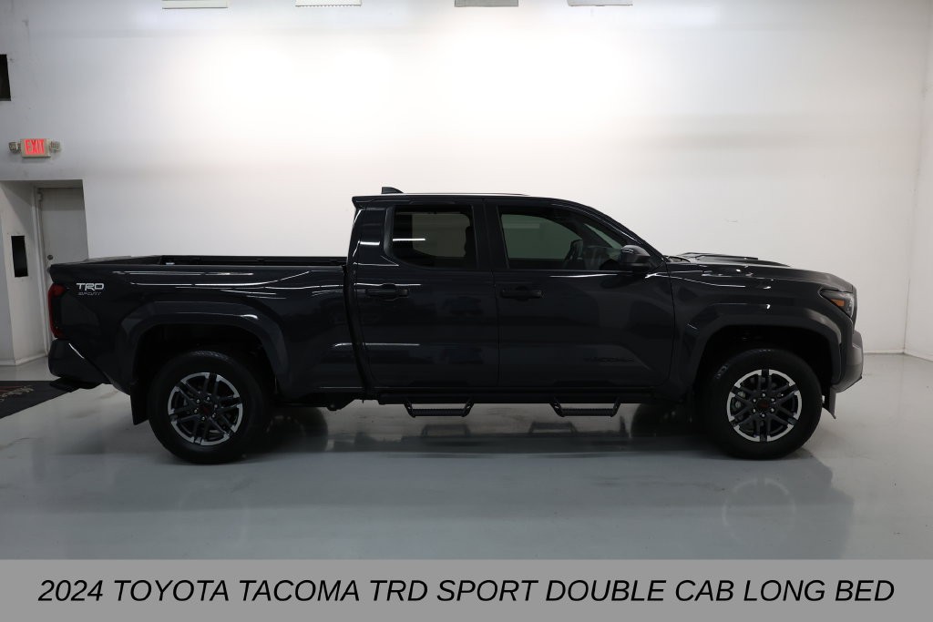 Toyota Tacoma Vehicle Full-screen Gallery Image 11