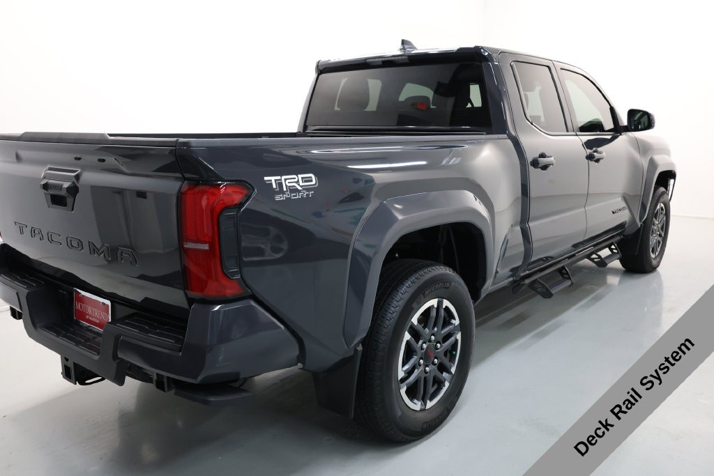 Toyota Tacoma Vehicle Full-screen Gallery Image 16