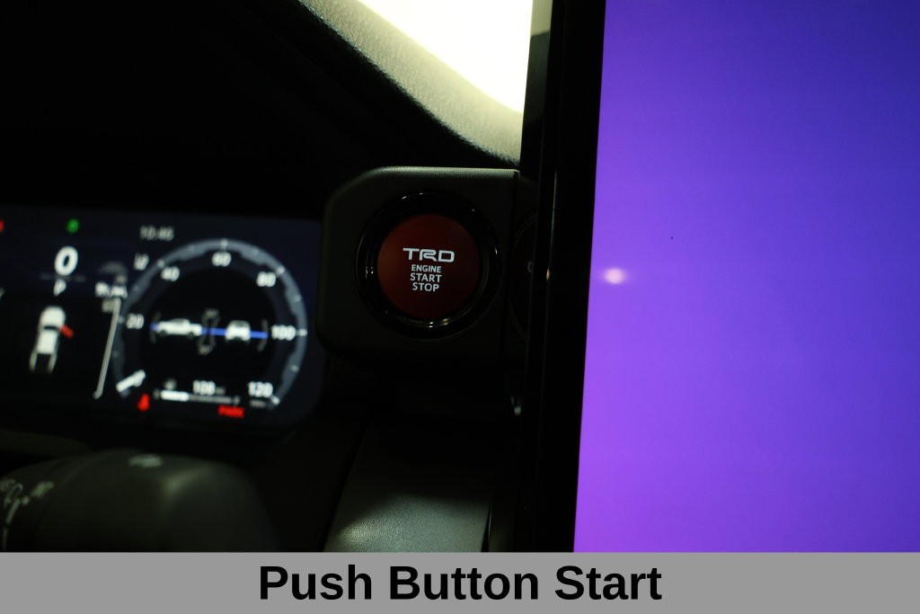 Toyota Tacoma Vehicle Full-screen Gallery Image 21