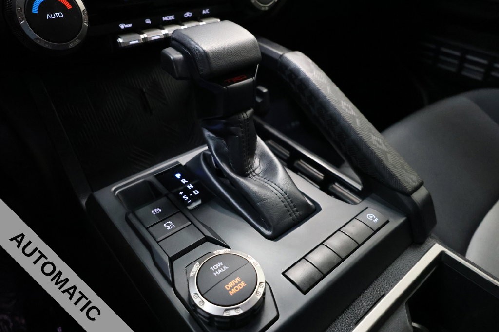 Toyota Tacoma Vehicle Full-screen Gallery Image 22