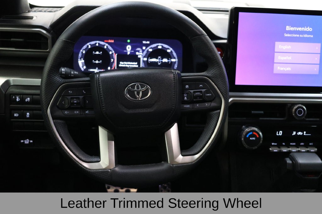 Toyota Tacoma Vehicle Full-screen Gallery Image 30