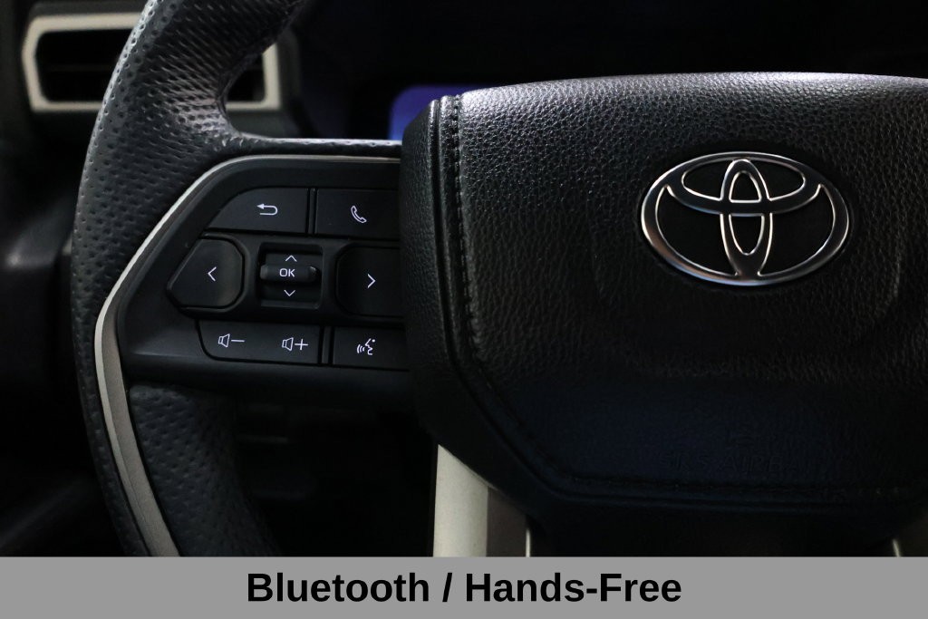 Toyota Tacoma Vehicle Full-screen Gallery Image 31