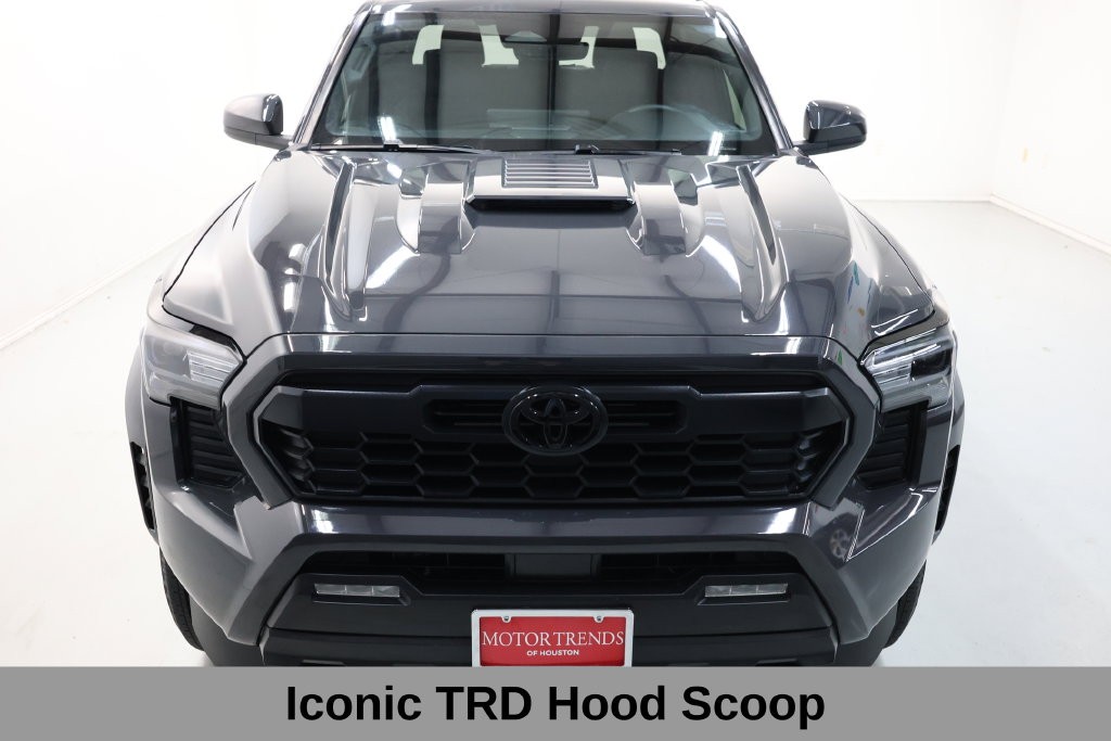 Toyota Tacoma Vehicle Full-screen Gallery Image 34