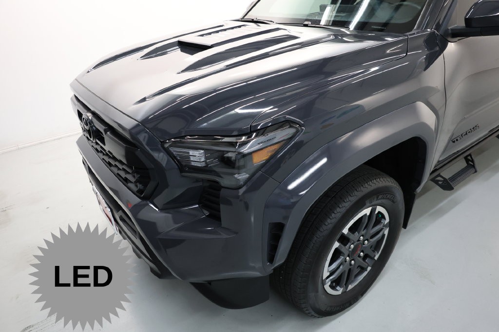 Toyota Tacoma Vehicle Full-screen Gallery Image 40
