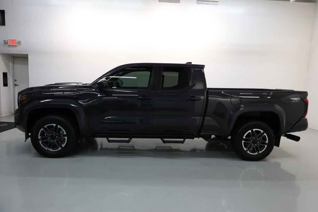 Toyota Tacoma Vehicle Full-screen Gallery Image 52