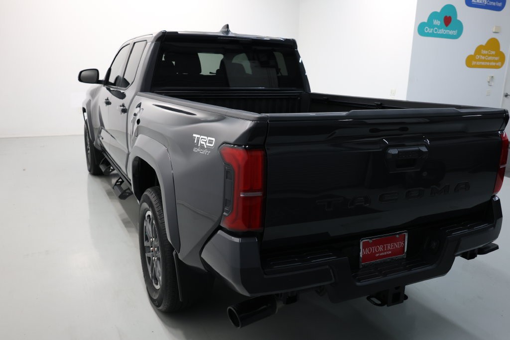 Toyota Tacoma Vehicle Full-screen Gallery Image 54