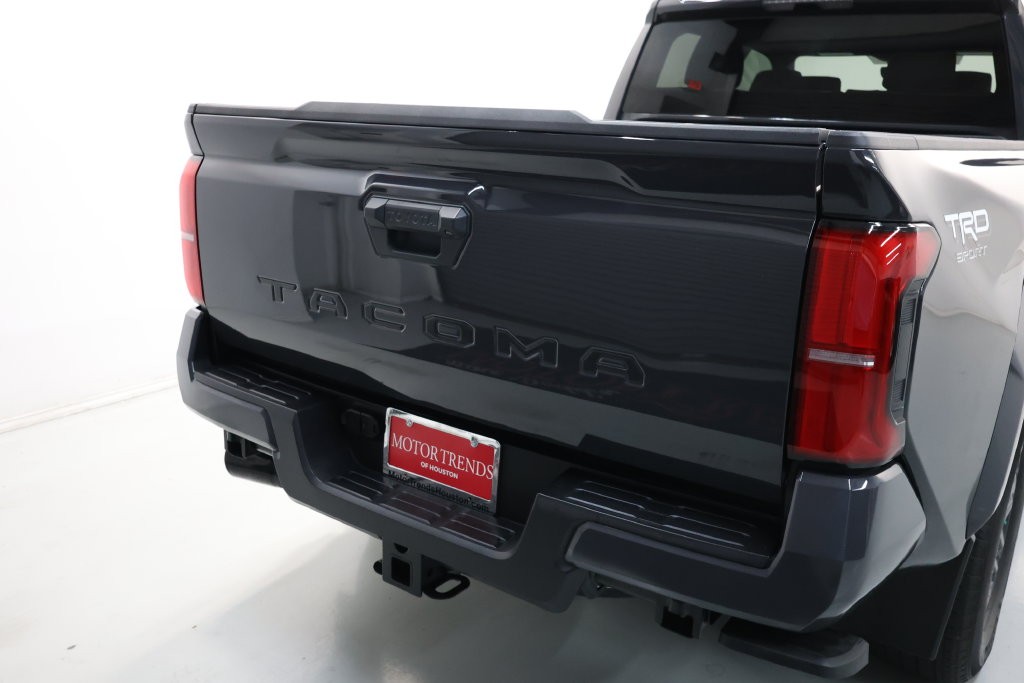 Toyota Tacoma Vehicle Full-screen Gallery Image 56