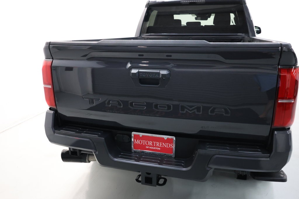 Toyota Tacoma Vehicle Full-screen Gallery Image 57