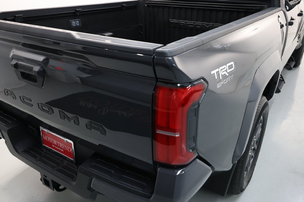 Toyota Tacoma Vehicle Full-screen Gallery Image 58