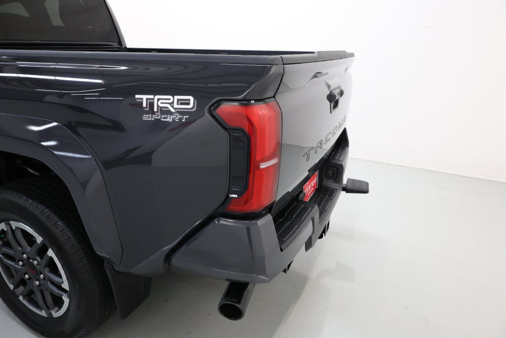 Toyota Tacoma Vehicle Full-screen Gallery Image 59