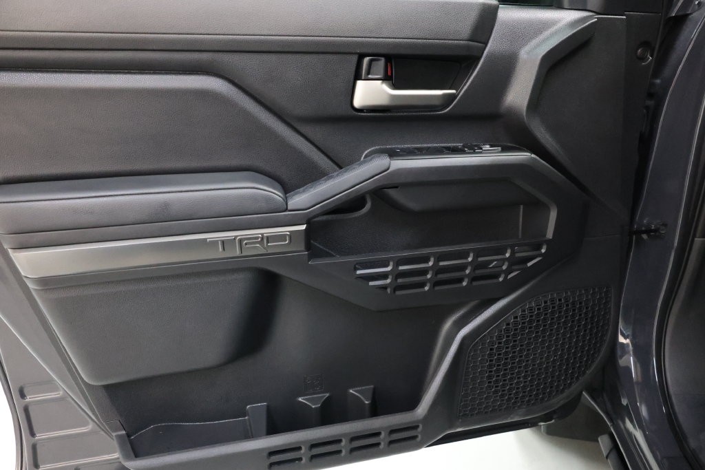 Toyota Tacoma Vehicle Full-screen Gallery Image 60