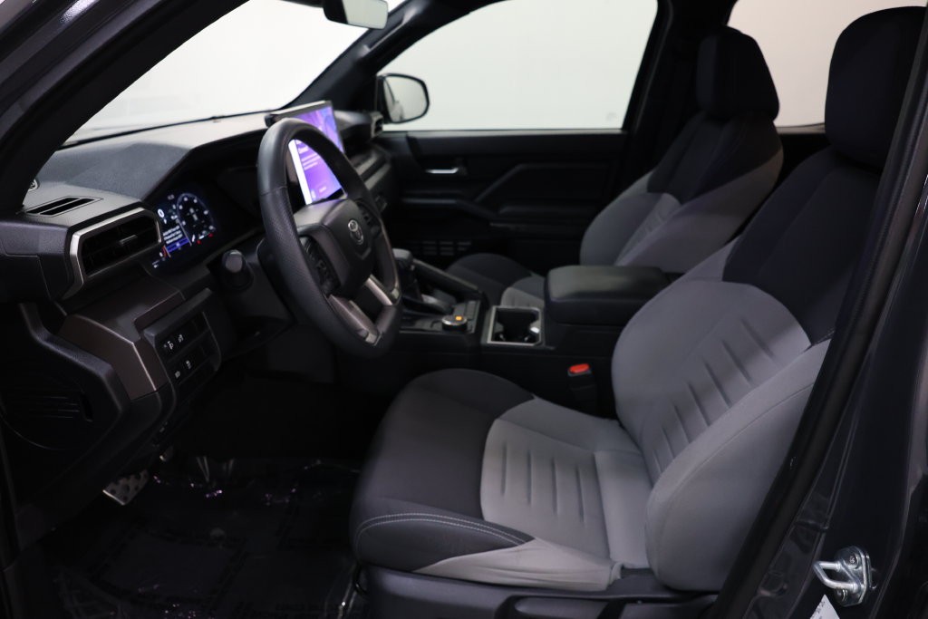 Toyota Tacoma Vehicle Full-screen Gallery Image 64