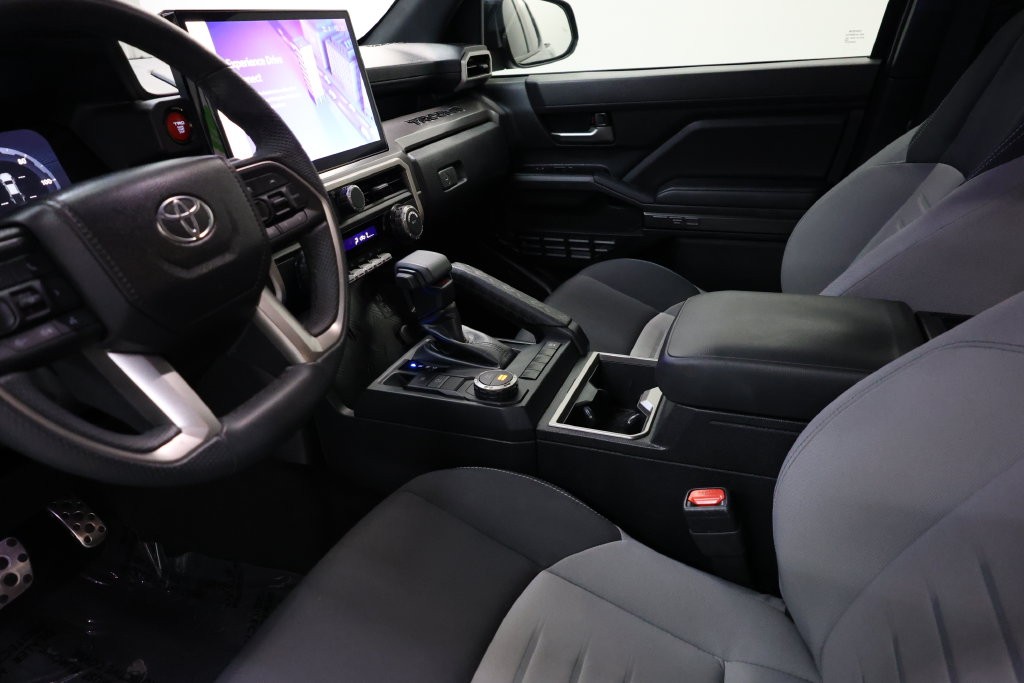 Toyota Tacoma Vehicle Full-screen Gallery Image 65