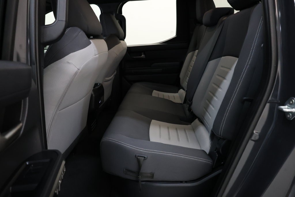 Toyota Tacoma Vehicle Full-screen Gallery Image 66