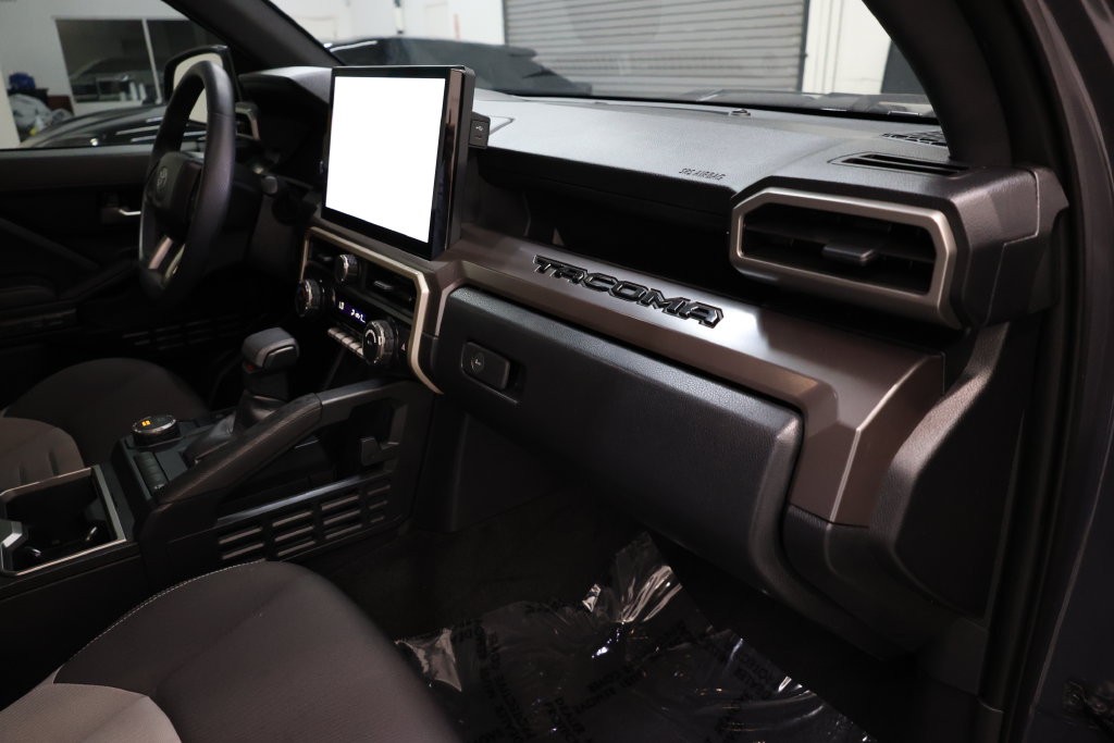 Toyota Tacoma Vehicle Full-screen Gallery Image 69