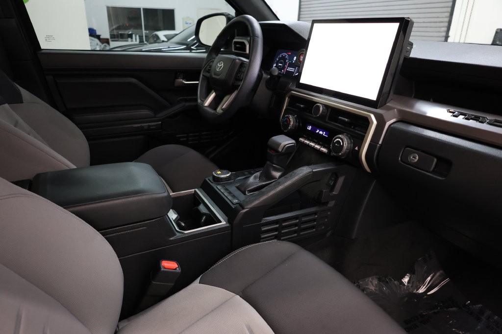 Toyota Tacoma Vehicle Full-screen Gallery Image 71