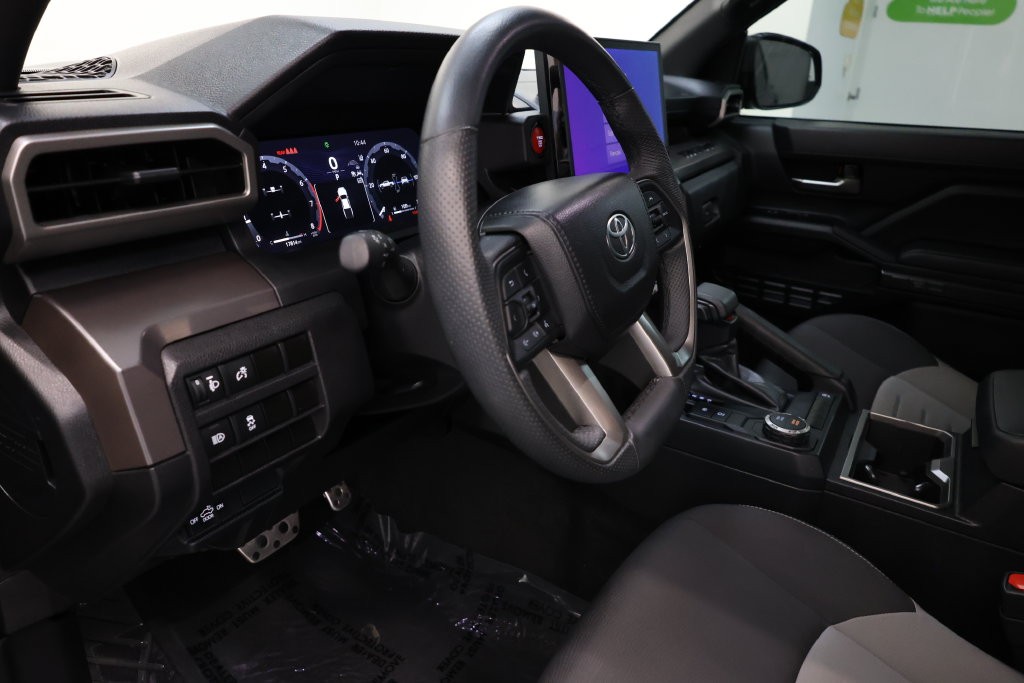 Toyota Tacoma Vehicle Full-screen Gallery Image 72