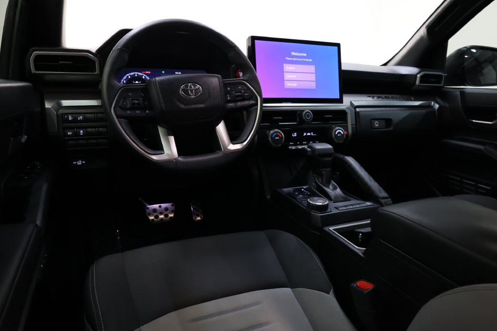Toyota Tacoma Vehicle Full-screen Gallery Image 73