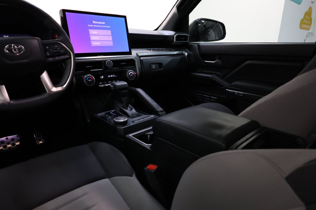 Toyota Tacoma Vehicle Full-screen Gallery Image 74