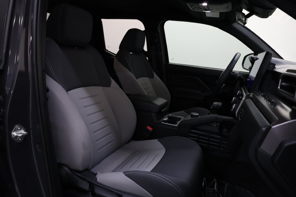 Toyota Tacoma Vehicle Full-screen Gallery Image 77