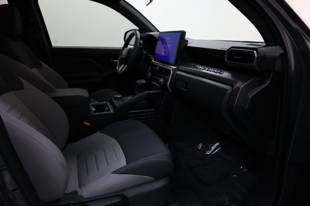 Toyota Tacoma Vehicle Full-screen Gallery Image 78