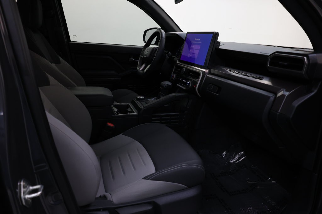 Toyota Tacoma Vehicle Full-screen Gallery Image 79