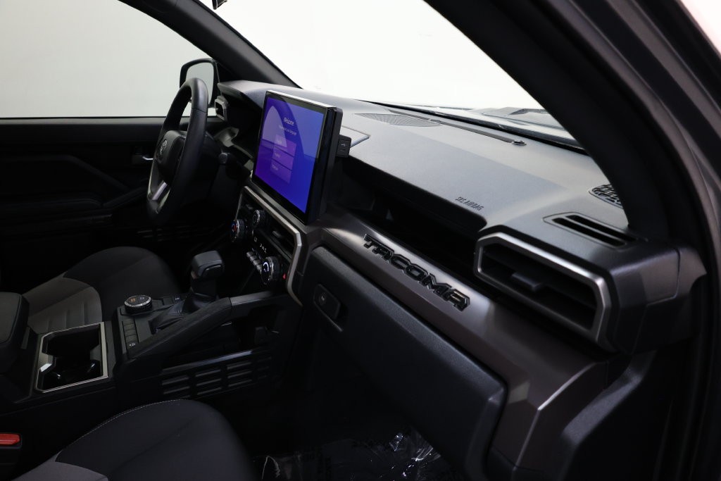 Toyota Tacoma Vehicle Full-screen Gallery Image 80