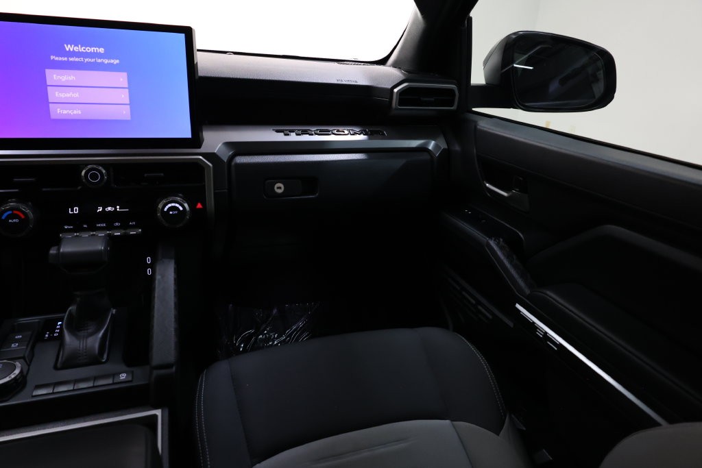 Toyota Tacoma Vehicle Full-screen Gallery Image 81