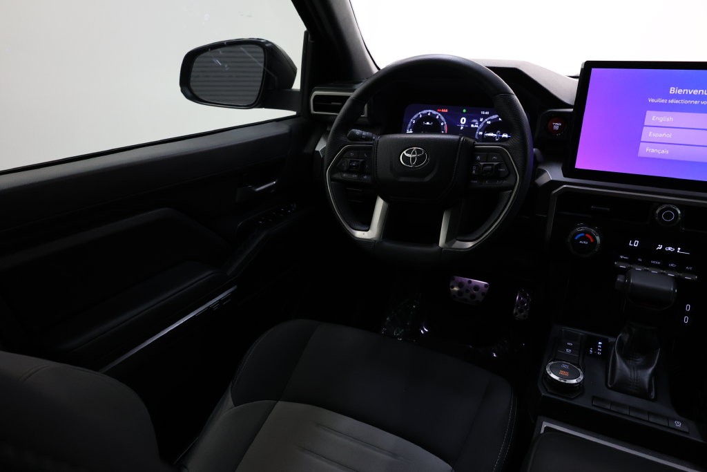Toyota Tacoma Vehicle Full-screen Gallery Image 82