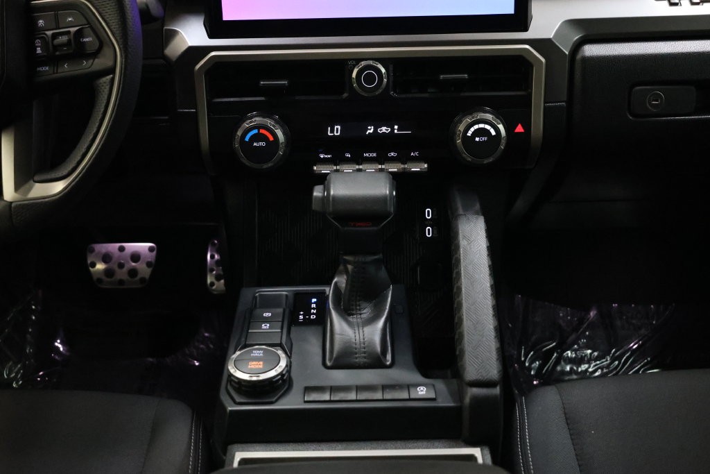 Toyota Tacoma Vehicle Full-screen Gallery Image 83