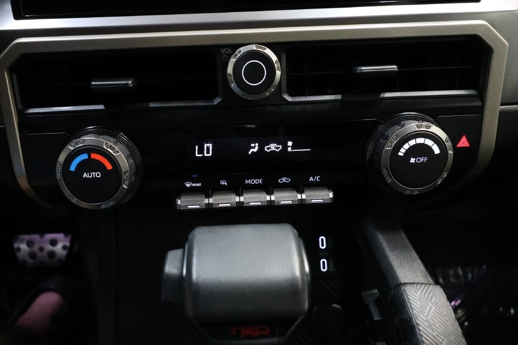 Toyota Tacoma Vehicle Full-screen Gallery Image 86
