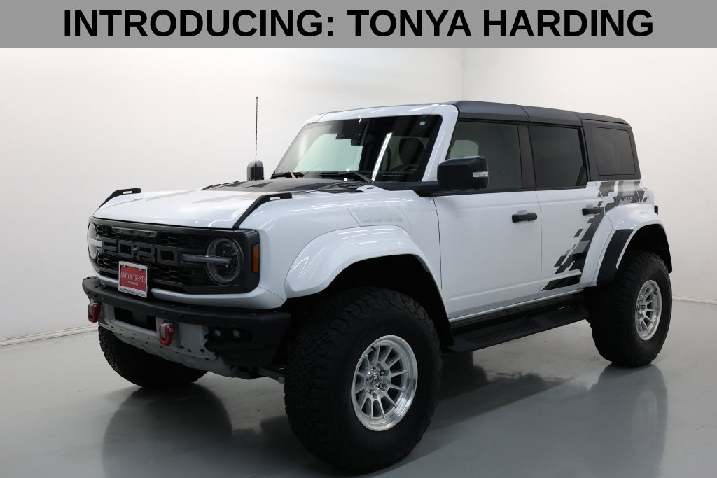 Ford Bronco Vehicle Full-screen Gallery Image 02