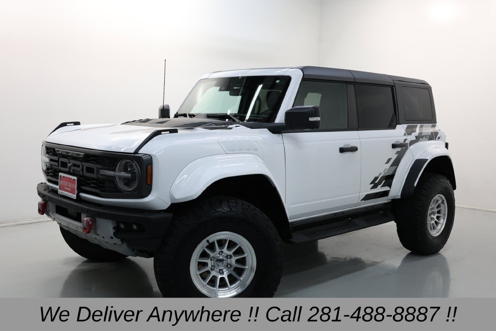 Ford Bronco Vehicle Full-screen Gallery Image 03
