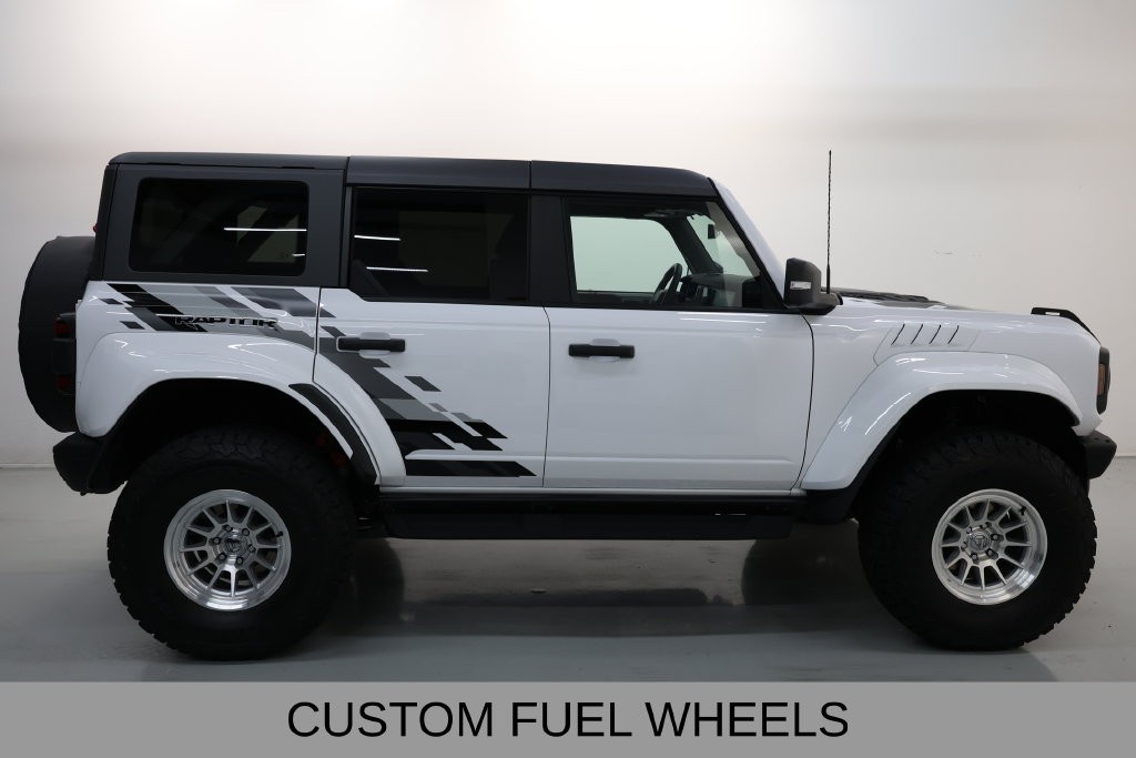 Ford Bronco Vehicle Full-screen Gallery Image 05