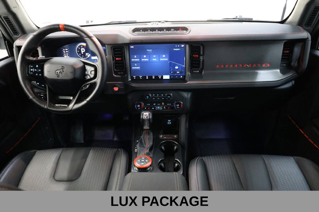 Ford Bronco Vehicle Full-screen Gallery Image 14