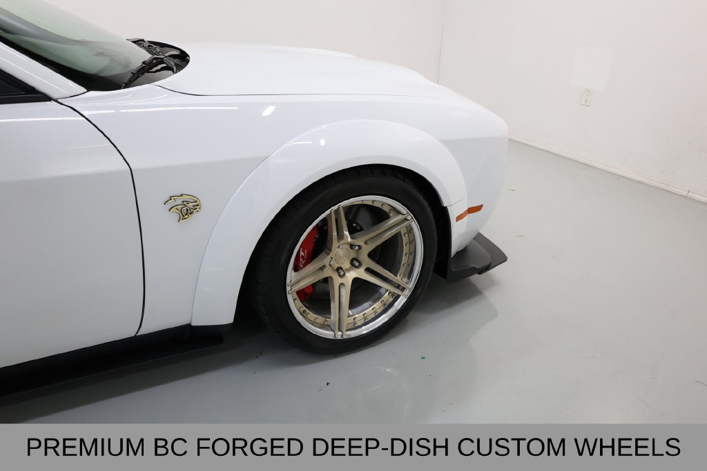 Dodge Challenger Vehicle Full-screen Gallery Image 05