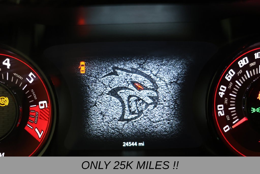 Dodge Challenger Vehicle Full-screen Gallery Image 07