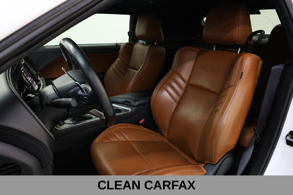 Dodge Challenger Vehicle Full-screen Gallery Image 11