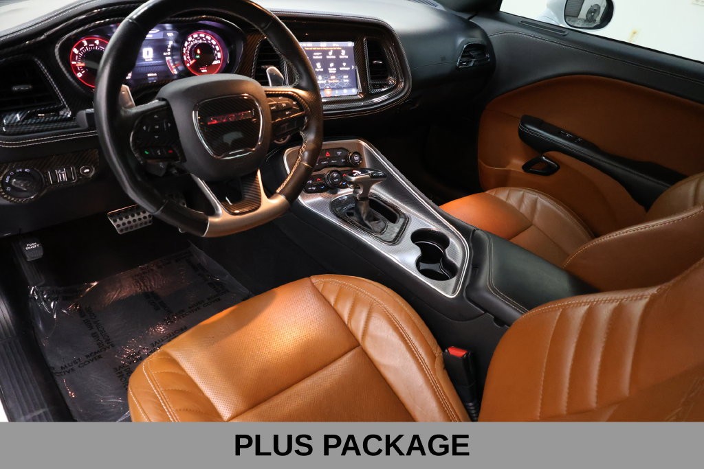 Dodge Challenger Vehicle Full-screen Gallery Image 12
