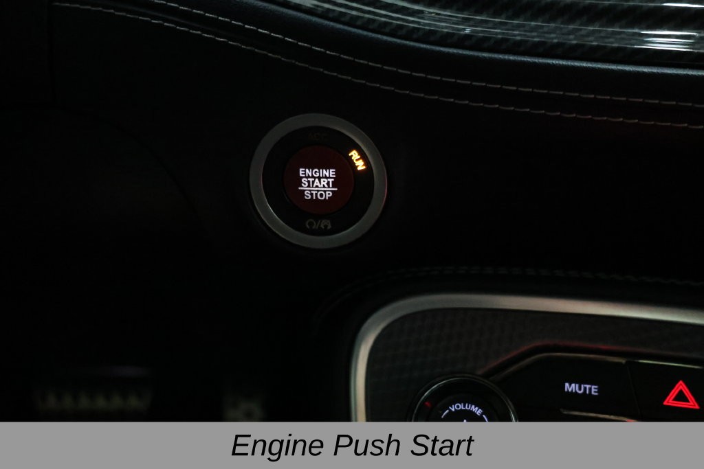 Dodge Challenger Vehicle Full-screen Gallery Image 22