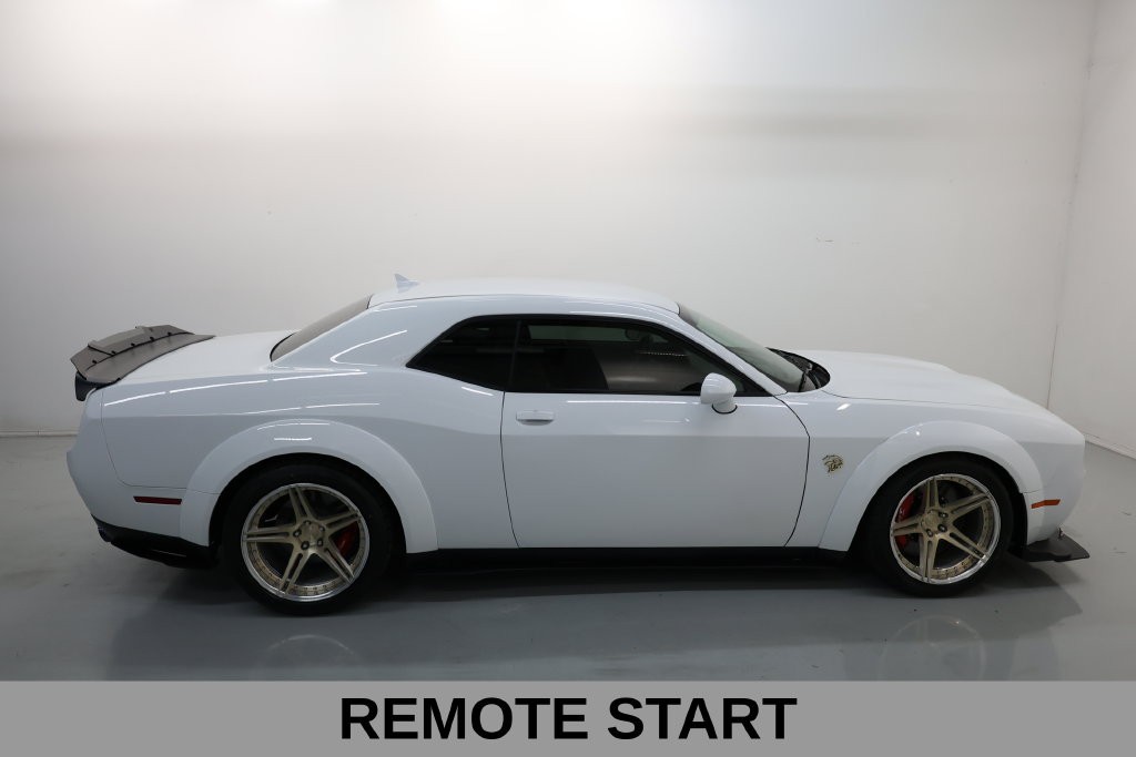 Dodge Challenger Vehicle Full-screen Gallery Image 23